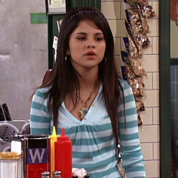 Large Flower Medallion Necklace ASO Alex Russo - Picture 10 of 10